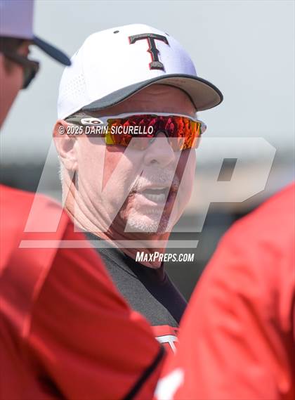 Thumbnail 2 in New Trier vs. Thurston (Coach Bob Invitational) photogallery.