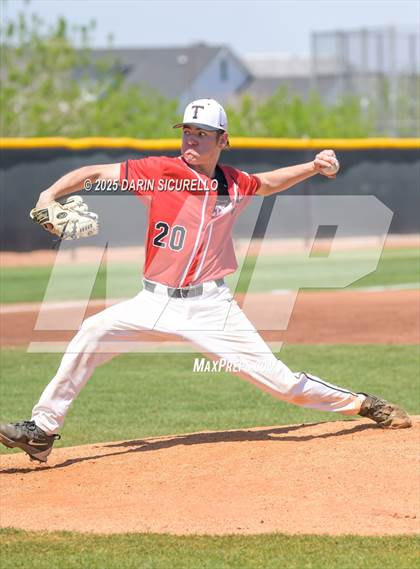 Thumbnail 3 in New Trier vs. Thurston (Coach Bob Invitational) photogallery.