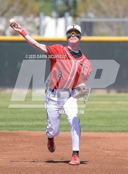 Thumbnail 3 in New Trier vs. Thurston (Coach Bob Invitational) photogallery.