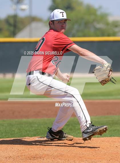Thumbnail 2 in New Trier vs. Thurston (Coach Bob Invitational) photogallery.