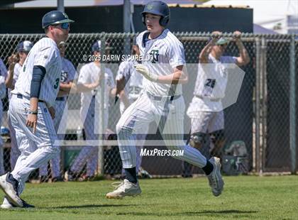 Thumbnail 3 in New Trier vs. Thurston (Coach Bob Invitational) photogallery.
