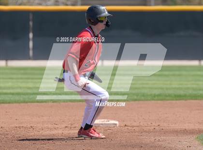 Thumbnail 1 in New Trier vs. Thurston (Coach Bob Invitational) photogallery.