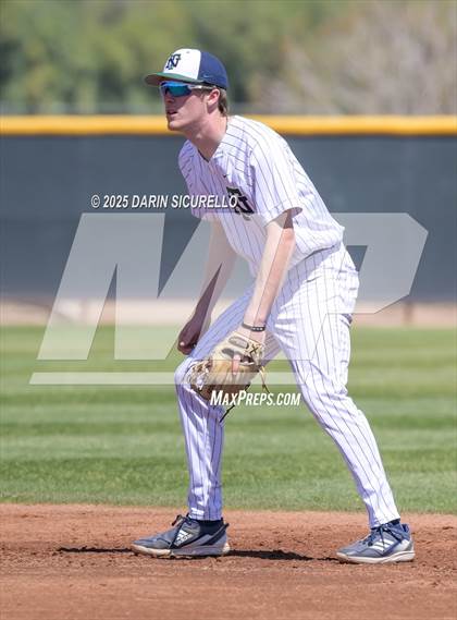 Thumbnail 3 in New Trier vs. Thurston (Coach Bob Invitational) photogallery.