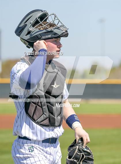 Thumbnail 2 in New Trier vs. Thurston (Coach Bob Invitational) photogallery.