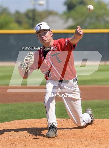 Thumbnail 1 in New Trier vs. Thurston (Coach Bob Invitational) photogallery.