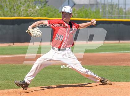 Thumbnail 3 in New Trier vs. Thurston (Coach Bob Invitational) photogallery.