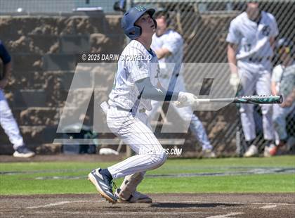 Thumbnail 3 in New Trier vs. Thurston (Coach Bob Invitational) photogallery.