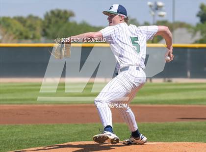 Thumbnail 2 in New Trier vs. Thurston (Coach Bob Invitational) photogallery.