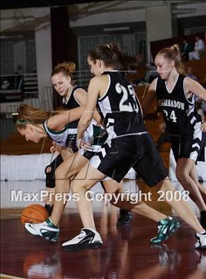 Thumbnail 2 in Longmeadow vs Minnechaug (Spalding Hoophall Classic) photogallery.
