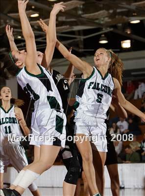 Thumbnail 3 in Longmeadow vs Minnechaug (Spalding Hoophall Classic) photogallery.