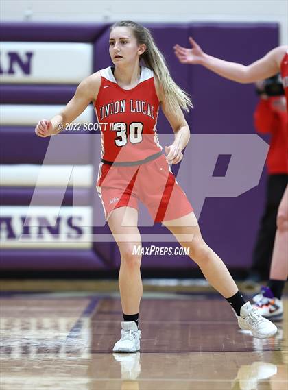 Thumbnail 3 in Union Local vs. Fairland (OHSAA D3 Regional Final) photogallery.