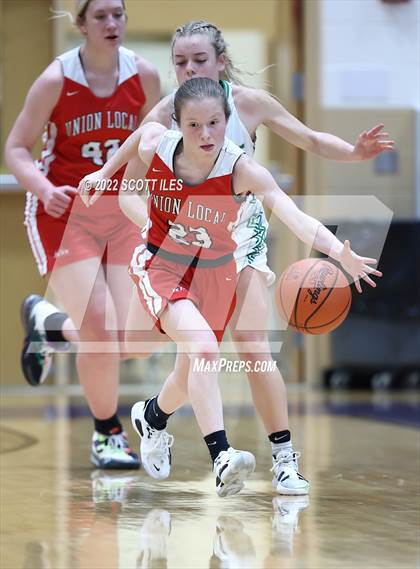 Thumbnail 2 in Union Local vs. Fairland (OHSAA D3 Regional Final) photogallery.