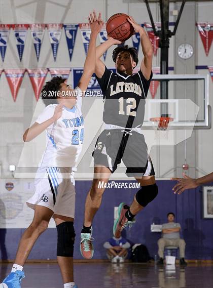 Thumbnail 2 in Lathrop vs. Burbank (St. Hope Elite Classic) photogallery.