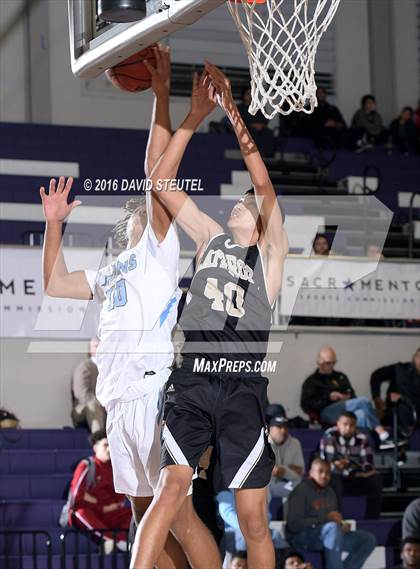 Thumbnail 3 in Lathrop vs. Burbank (St. Hope Elite Classic) photogallery.