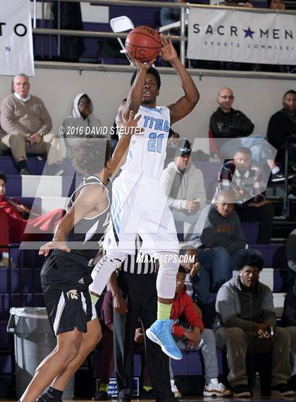 Thumbnail 2 in Lathrop vs. Burbank (St. Hope Elite Classic) photogallery.