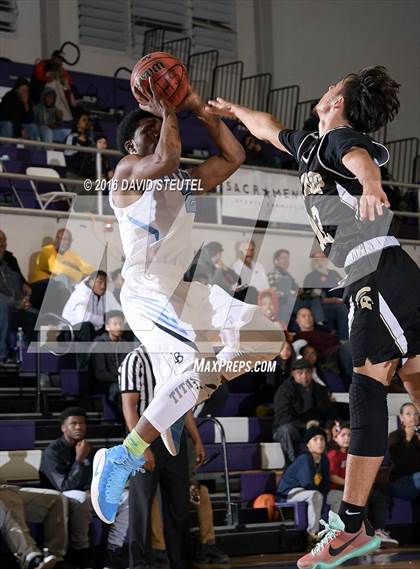 Thumbnail 3 in Lathrop vs. Burbank (St. Hope Elite Classic) photogallery.