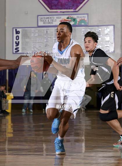 Thumbnail 2 in Lathrop vs. Burbank (St. Hope Elite Classic) photogallery.