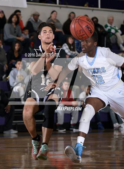 Thumbnail 3 in Lathrop vs. Burbank (St. Hope Elite Classic) photogallery.