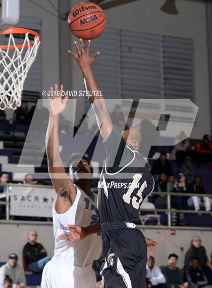 Thumbnail 2 in Lathrop vs. Burbank (St. Hope Elite Classic) photogallery.