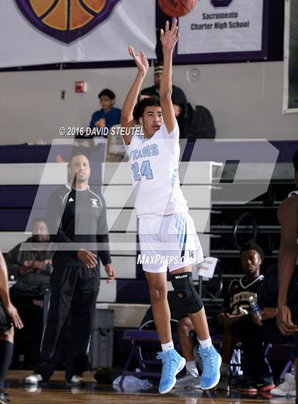 Thumbnail 2 in Lathrop vs. Burbank (St. Hope Elite Classic) photogallery.