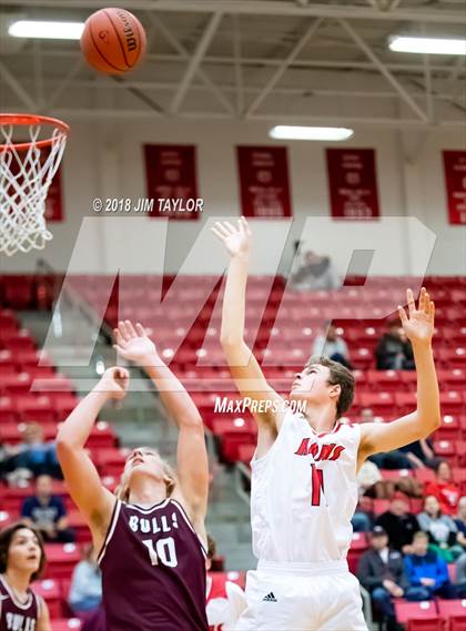 Thumbnail 2 in Mineral Wells vs Bridgeport (Bank of Mineral Wells Mountaineer Classic) photogallery.