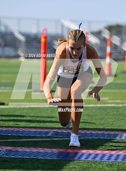 Thumbnail 3 in GlenOak Golden Eagle Invitational photogallery.
