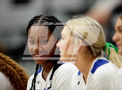 Thumbnail 3 in Allen vs Guyer photogallery.