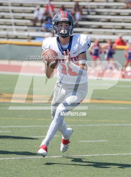 Thumbnail 2 in San Joaquin Memorial vs. Queen Creek (Moorpark Cali Classic) photogallery.