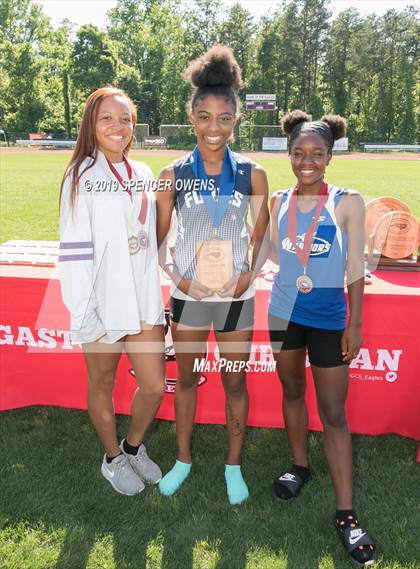 Thumbnail 3 in NCISAA Division II State Championship (Awards) photogallery.