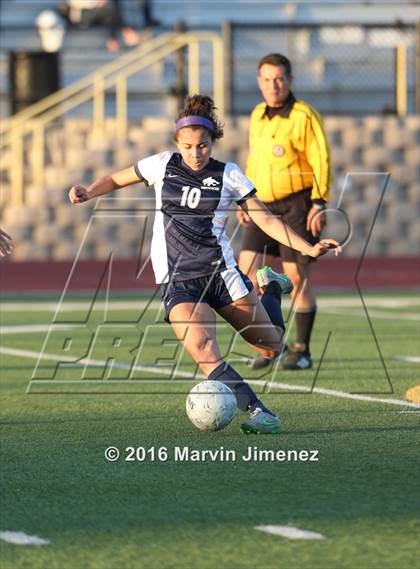 Thumbnail 1 in Northwood vs. Oaks Christian photogallery.