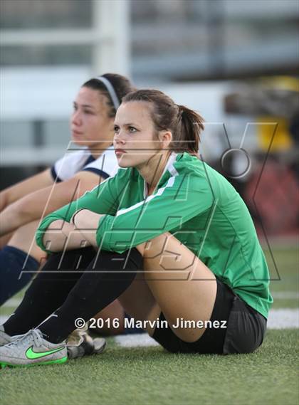 Thumbnail 2 in Northwood vs. Oaks Christian photogallery.