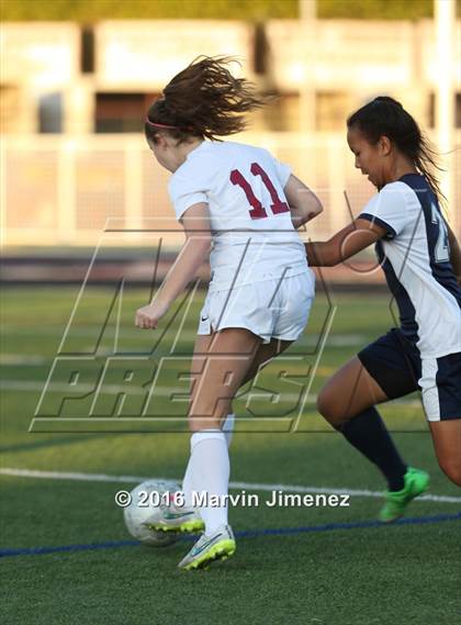 Thumbnail 2 in Northwood vs. Oaks Christian photogallery.