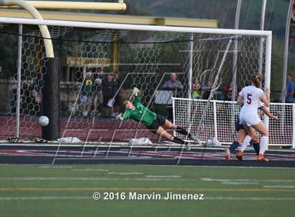 Thumbnail 2 in Northwood vs. Oaks Christian photogallery.