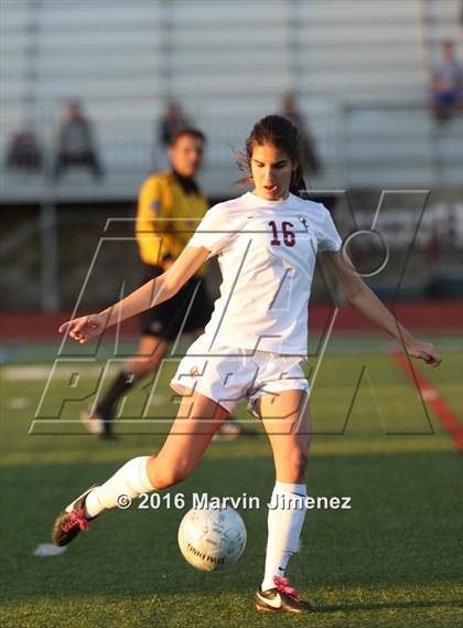 Thumbnail 2 in Northwood vs. Oaks Christian photogallery.