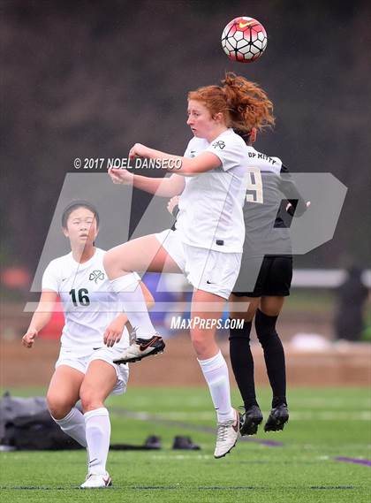 Thumbnail 2 in Sacred Heart Cathedral Preparatory vs. Archbishop Mitty photogallery.