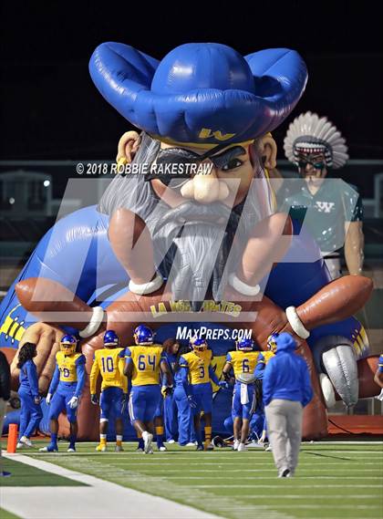 Thumbnail 1 in Lake Worth vs. La Vega (UIL 4A Division 1 Bi-District Playoff) photogallery.