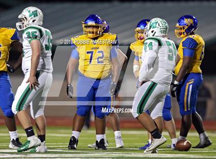 Thumbnail 2 in Lake Worth vs. La Vega (UIL 4A Division 1 Bi-District Playoff) photogallery.