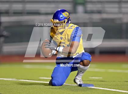 Thumbnail 1 in Lake Worth vs. La Vega (UIL 4A Division 1 Bi-District Playoff) photogallery.