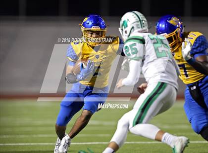 Thumbnail 2 in Lake Worth vs. La Vega (UIL 4A Division 1 Bi-District Playoff) photogallery.