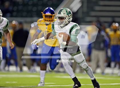 Thumbnail 1 in Lake Worth vs. La Vega (UIL 4A Division 1 Bi-District Playoff) photogallery.