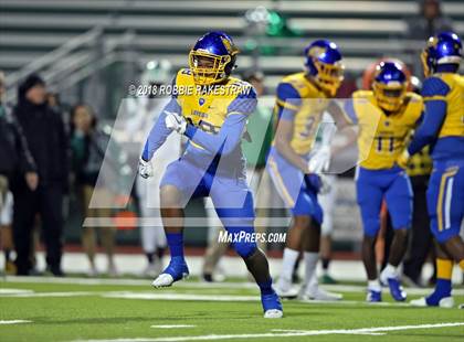 Thumbnail 1 in Lake Worth vs. La Vega (UIL 4A Division 1 Bi-District Playoff) photogallery.
