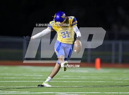 Thumbnail 1 in Lake Worth vs. La Vega (UIL 4A Division 1 Bi-District Playoff) photogallery.