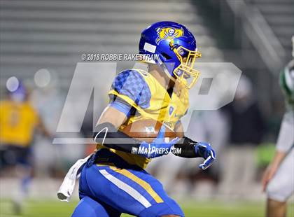 Thumbnail 2 in Lake Worth vs. La Vega (UIL 4A Division 1 Bi-District Playoff) photogallery.