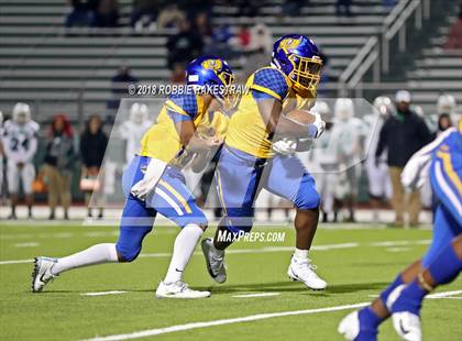 Thumbnail 2 in Lake Worth vs. La Vega (UIL 4A Division 1 Bi-District Playoff) photogallery.