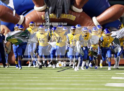 Thumbnail 1 in Lake Worth vs. La Vega (UIL 4A Division 1 Bi-District Playoff) photogallery.