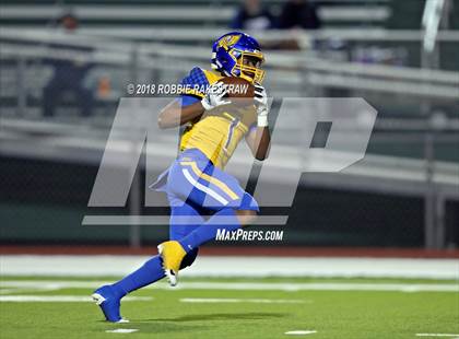 Thumbnail 3 in Lake Worth vs. La Vega (UIL 4A Division 1 Bi-District Playoff) photogallery.