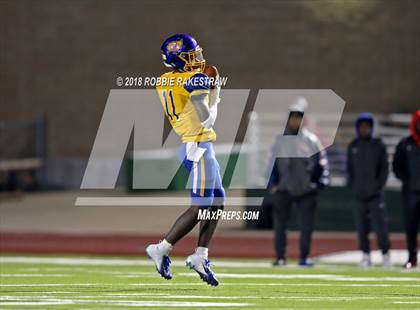 Thumbnail 3 in Lake Worth vs. La Vega (UIL 4A Division 1 Bi-District Playoff) photogallery.