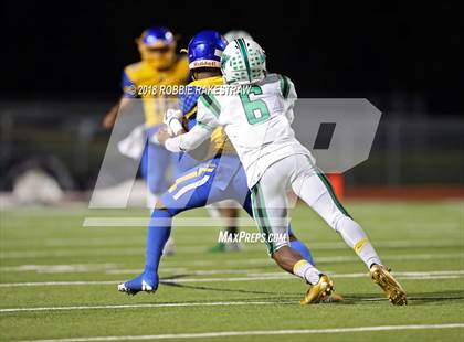 Thumbnail 3 in Lake Worth vs. La Vega (UIL 4A Division 1 Bi-District Playoff) photogallery.