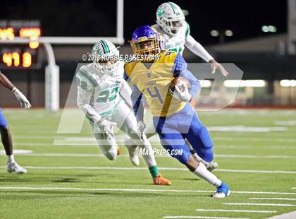 Thumbnail 2 in Lake Worth vs. La Vega (UIL 4A Division 1 Bi-District Playoff) photogallery.