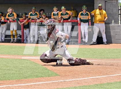 Thumbnail 1 in Rockport-Fulton vs Davenport (UIL 4A Region 4 Area Playoff) photogallery.